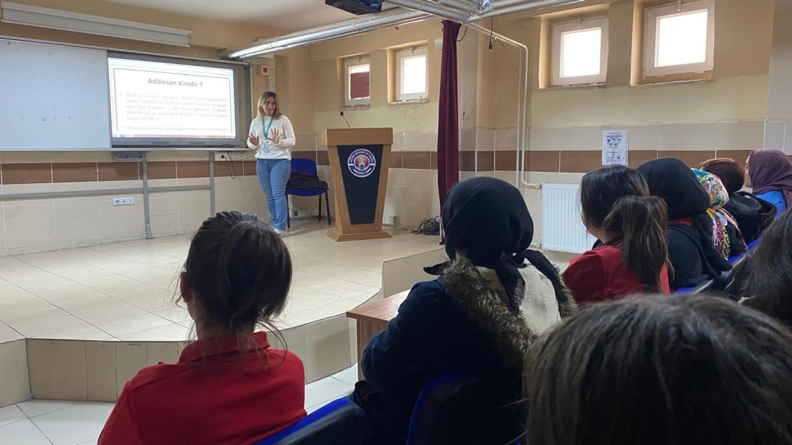 HASTAHANE PERSONELİ TARAFINDAN OKULUMUZ ÖĞRENCİLERİNE BİLGİLENDİRME YAPILDI